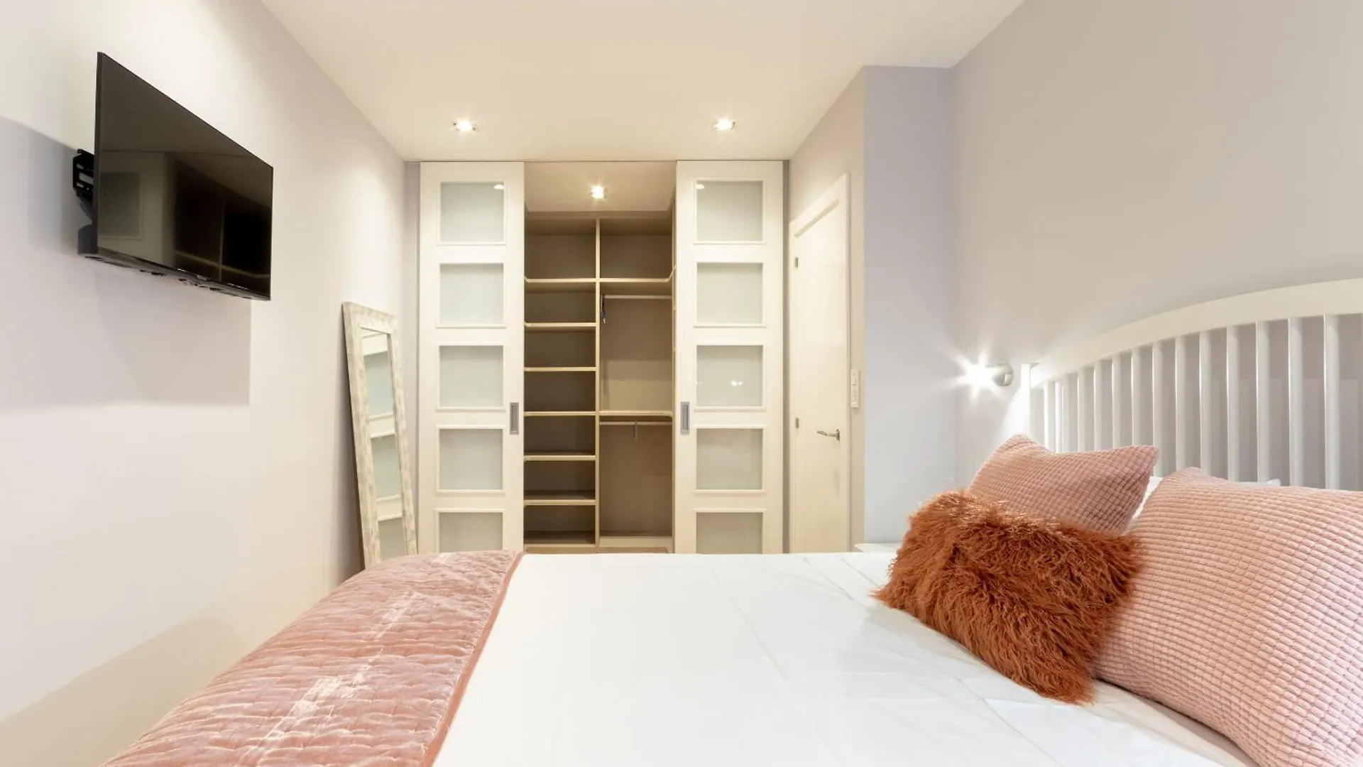 Urban Chic Moyua By Next Stop Bilbao Daire
